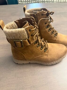 Kohl's Natural Tan Lace-Up Ankle Boots with Knit Collar